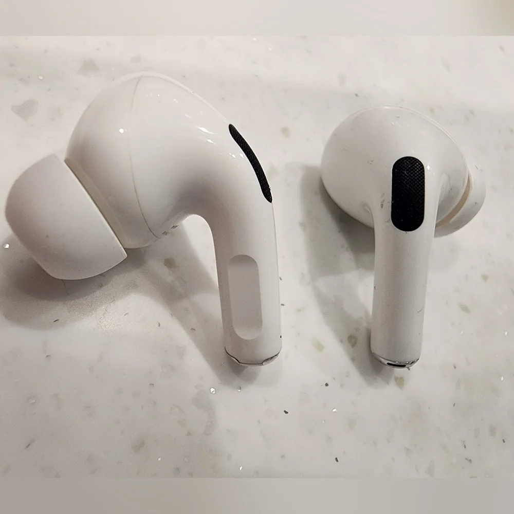 Apple Airpods Pro NWOB White New Noise Cancelling Earbuds Bluetooth